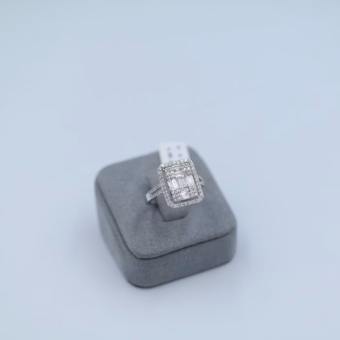 0.75 karat pırlanta baget yüzük modern geometrik kesim 14 ayar altın