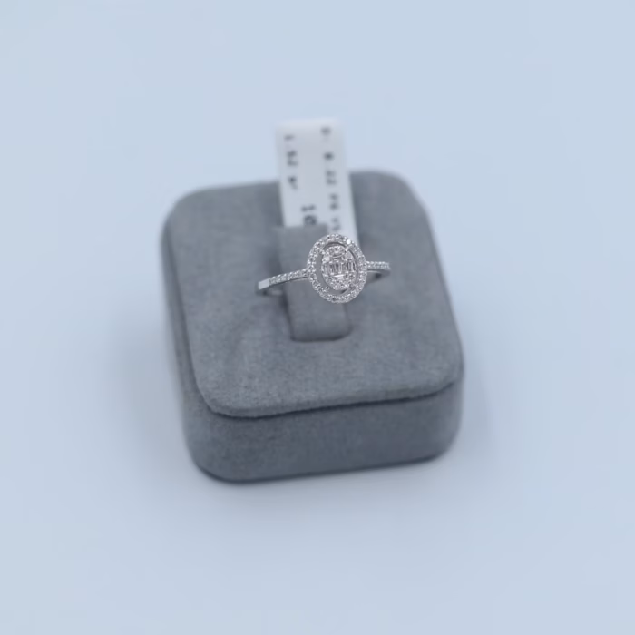 0.22 karat pırlanta baget yüzük modern geometrik kesim 14 ayar altın
